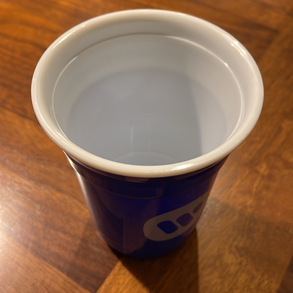 NEVER USED WMG REUSABLE PLASTIC BLUE CUP - BPA FREE - FUN CUP! - Picture 2 of 5